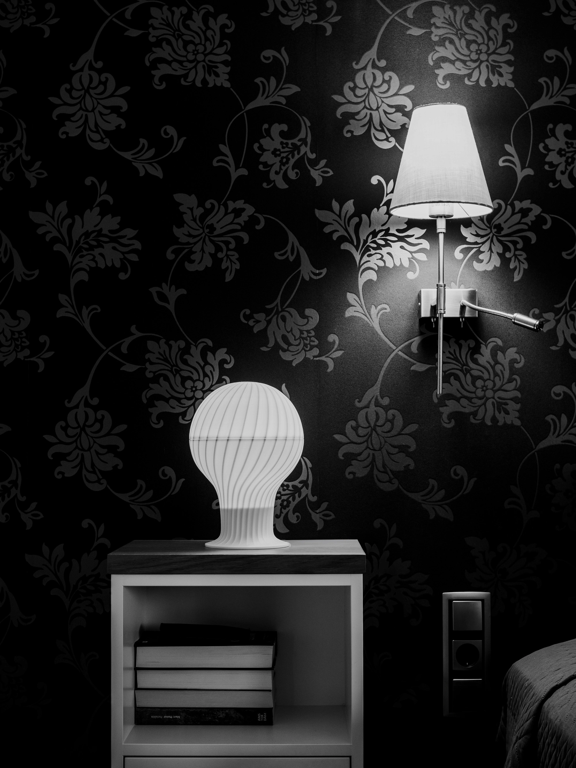 Làmpada Spheris de NEODI, vista ambientada amb il·luminació suau i textura FDM (2024). | © Sergi Batlle